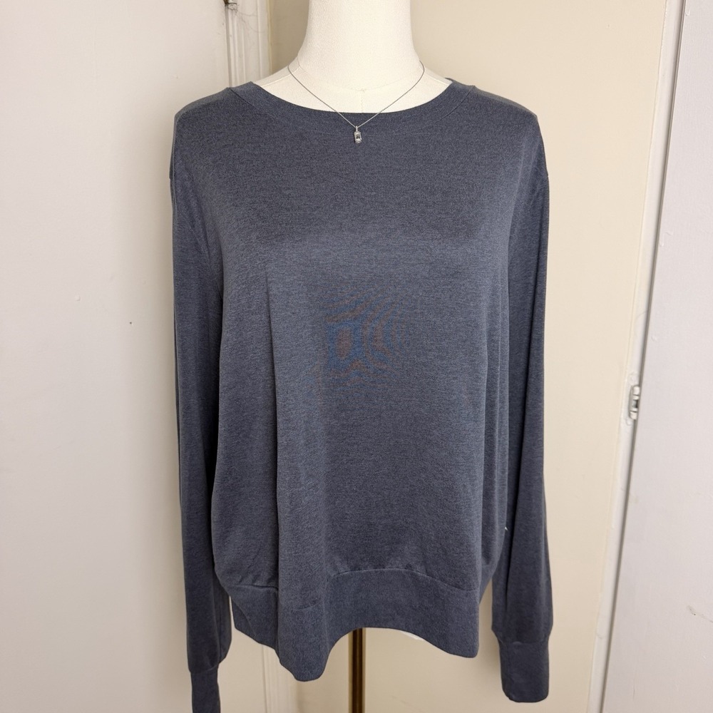 Vuori Top Womens XL Blue Gray Daydream Long Sleeve Crew Neck Lightweight Shirt
